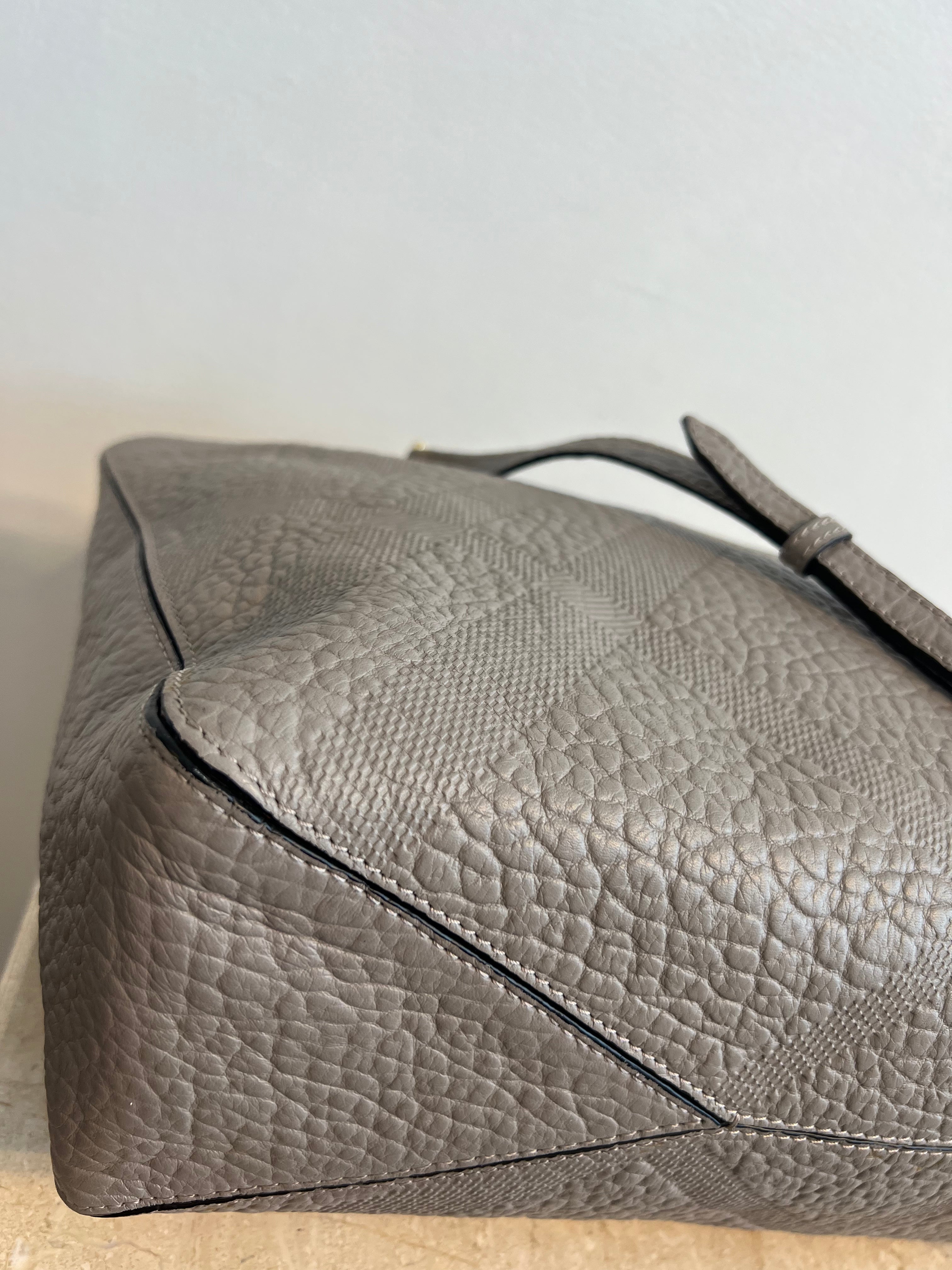 Pre-Owned BURBERRY Grey Dewberry Tote