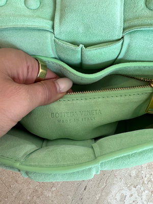 Pre-Owned BOTTEGA VENETA Green Suede Chain Cassette Bag