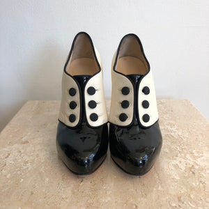 Pre-Owned CHRISTIAN LOUBOUTIN Black Patent & Ivory LeatherShoe/Bootie - Size 35.5