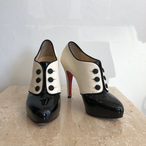 Pre-Owned CHRISTIAN LOUBOUTIN Black Patent & Ivory LeatherShoe/Bootie - Size 35.5